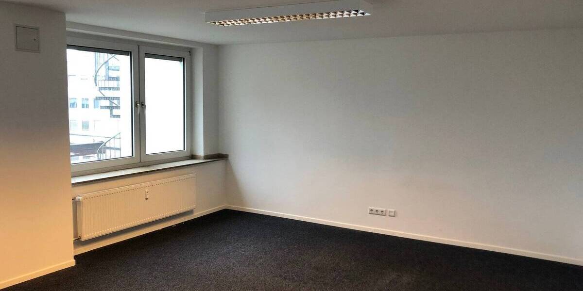 Gewerbeobjekt Düsseldorf Stadtmitte - 4 Zimmer, 125 m&sup2;, 2.500&euro; | Angebot:23953587
