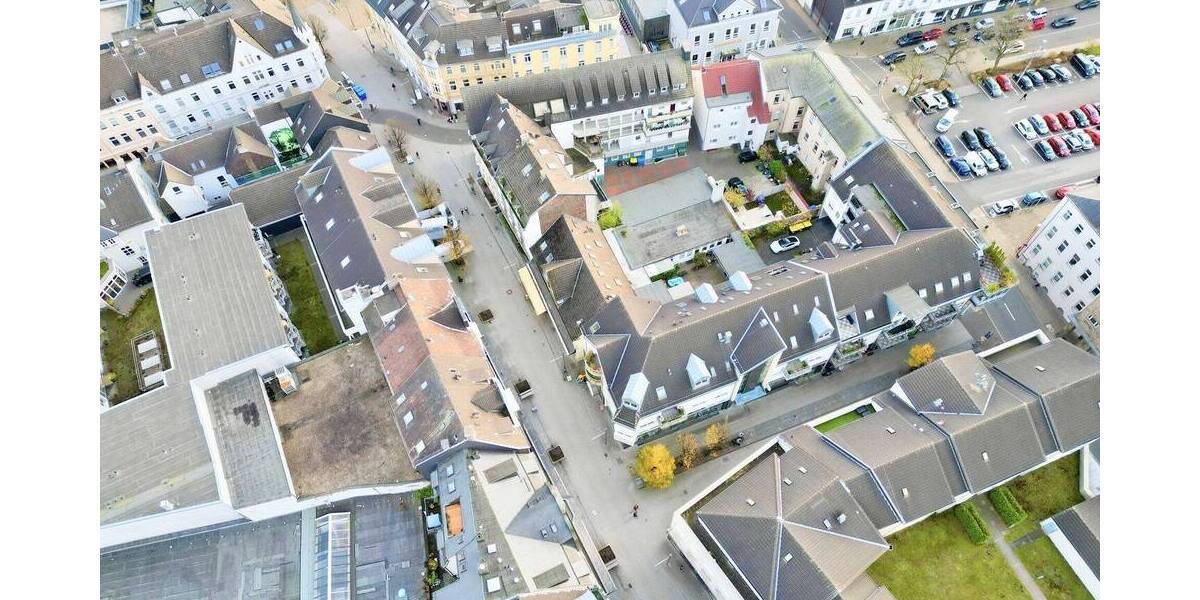 Großzügige 3,5-Zimmer-Dachgeschosswohnung mit Balkon, zwei Bädern und Ausbaupotenzial im Dachboden 3 zimmer