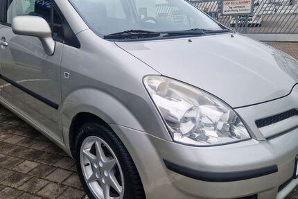 Toyota Corolla Verso 105.000 km 6.450 &euro; Pulheim 50259