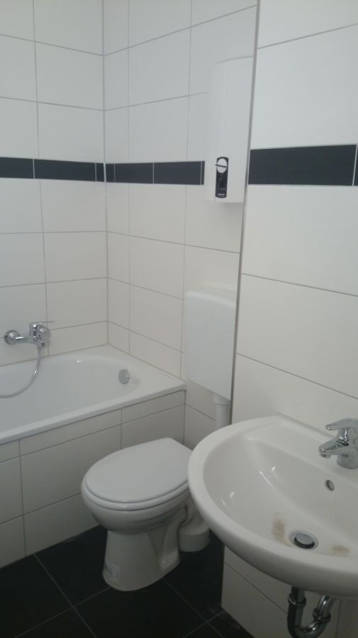 Provisionsfrei* Mehrfamilienhaus mit 4 Garagen in guter Lage 14 zimmer