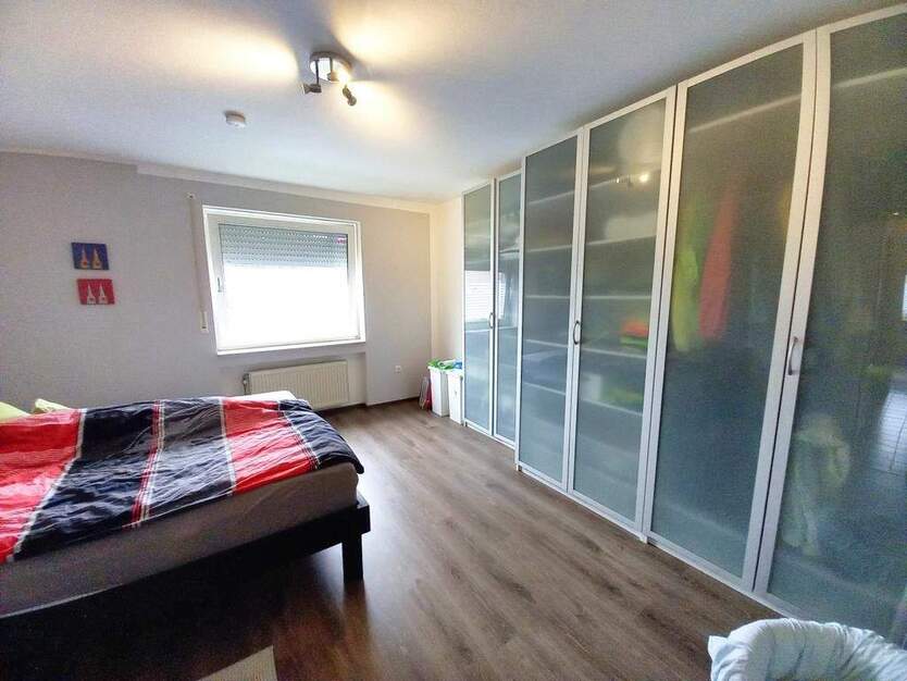 CITYHOUSE: Mehrfamilienhaus solide vermietet mit großem Garten, Keller, Stellplatz und Garage 9 zimmer