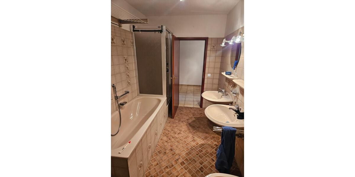 Erdgeschoßwohnung Wermelskirchen - 2 Zimmer, 70 m&sup2;, 665&euro; | Angebot:24803220