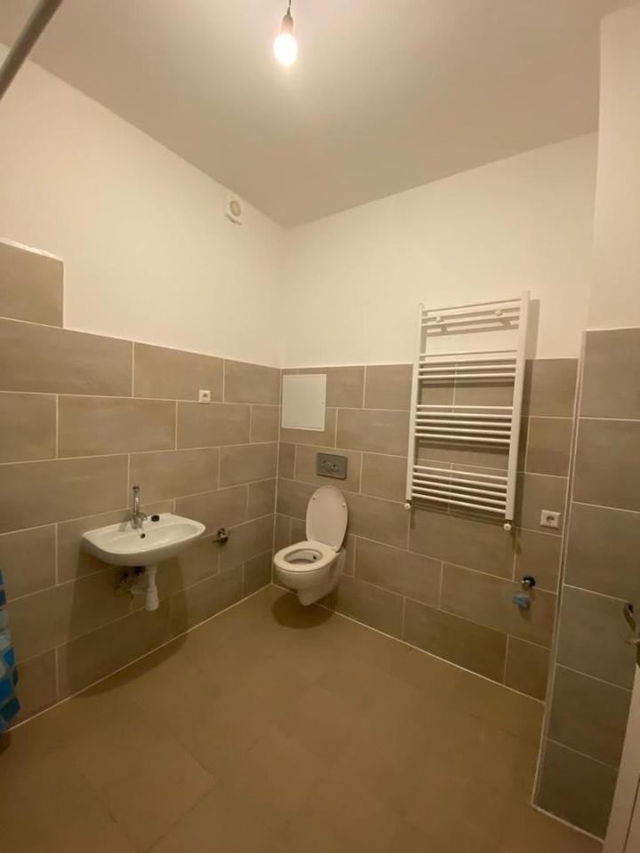 13-Familienhaus + 1 Gewerbeeinheit | Fast fertig renoviert | zimmer