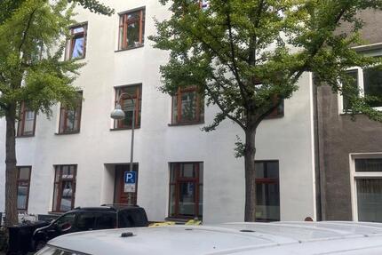 4-Zimmer Wohnung mit Balkon in Sülz