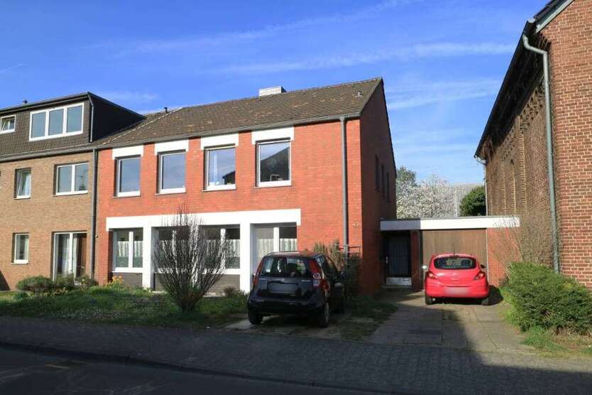 Haus zum Kaufen in Dormagen Delhoven 329.000 € 164 m²
