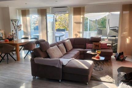 Stilvolles Penthouse mit Balkon, Küche & Klima zimmer