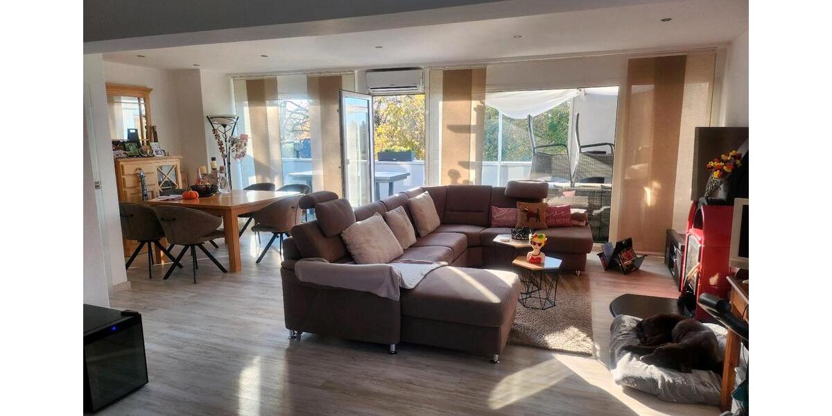 Stilvolles Penthouse mit Balkon, Küche & Klima zimmer