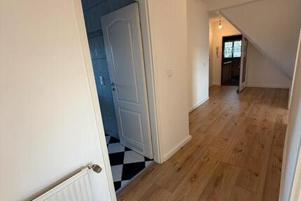 Zentrale 2-Zi.-DG-Wohnung in Lüttringhausen, renoviert & hell 2 zimmer