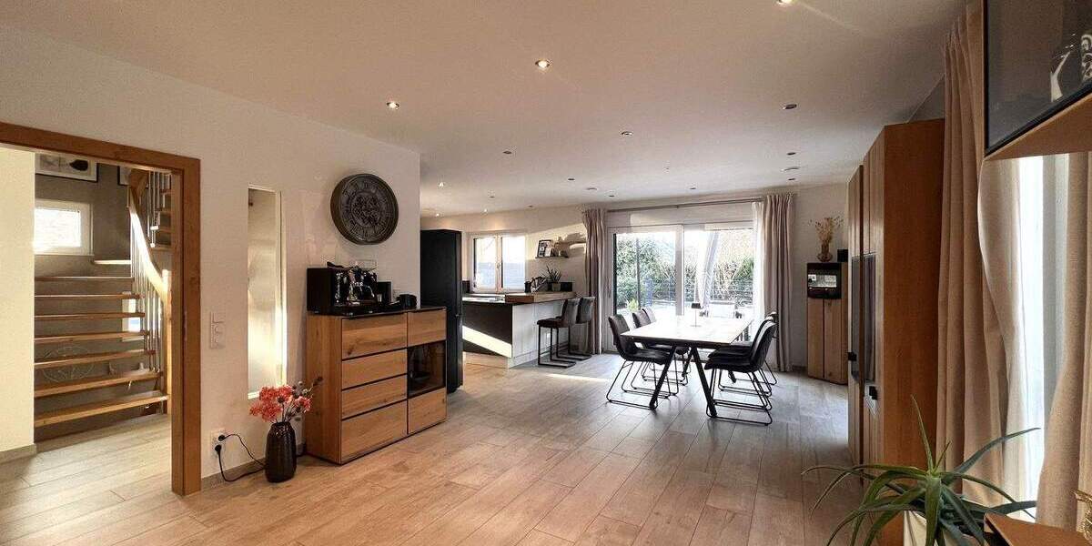 Einfamilienhaus Langenfeld Reusrath - 4 Zimmer, 155 m&sup2;, 2.150&euro; | Angebot:24775626