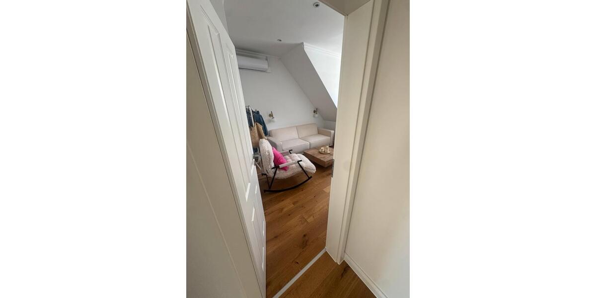 Dachgeschoßwohnung Düsseldorf Stadtbezirk 3 - 5 Zimmer, 140 m&sup2;, 3.500&euro; | Angebot:25941058