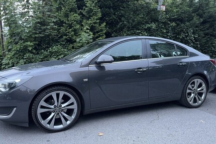 Opel Insignia 255.000 km 7.700 € Duisburg 47051