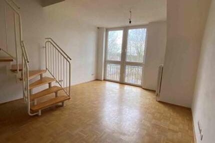 Helle Maisonette Wohnung mit zwei Bädern und Balkon zimmer