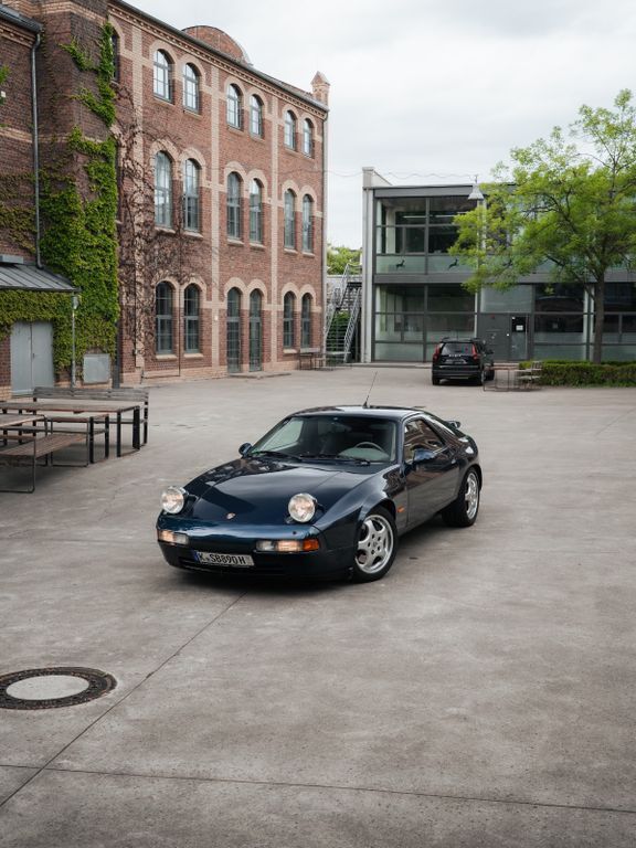 928