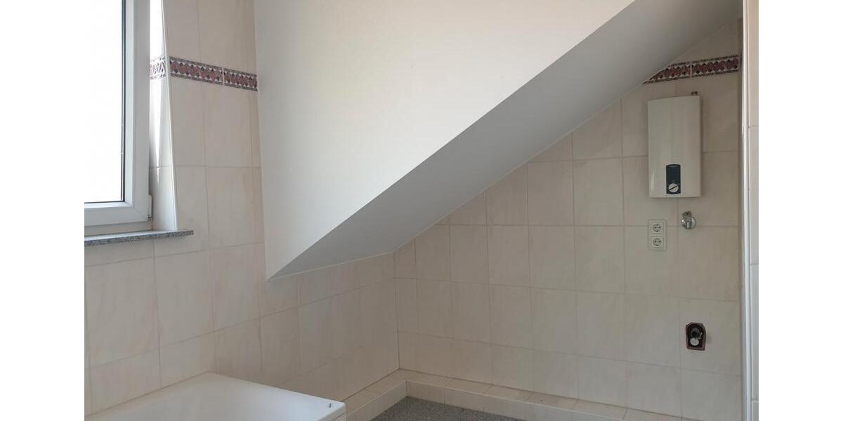 Dachgeschoßwohnung Langenfeld (Rheinland) - 3 Zimmer, 85 m&sup2;, 289.000&euro; | Angebot:27297517