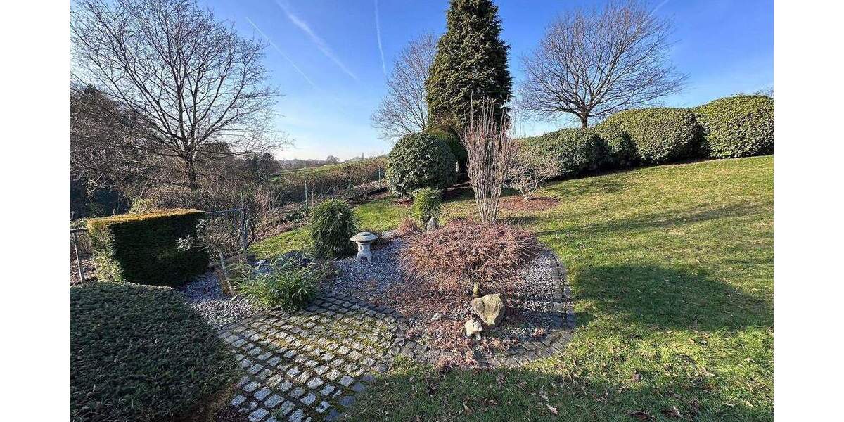 Bungalow Solingen Gräfrath - 6 Zimmer, 236 m&sup2;, 675.000&euro; | Angebot:25755949