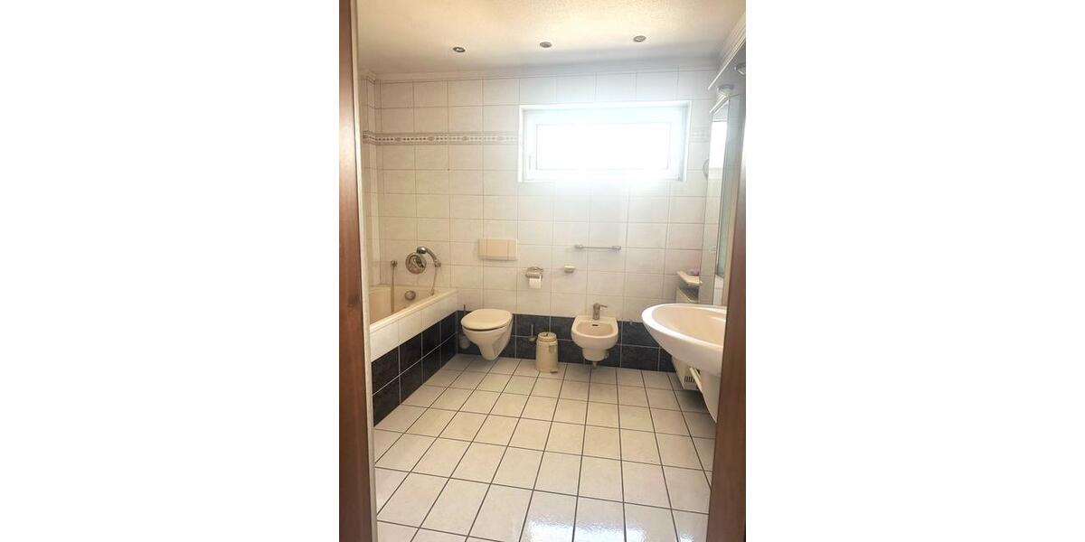 Reihenhaus Solingen Central - 3 Zimmer, 140 m&sup2;, 1.680&euro; | Angebot:24685628