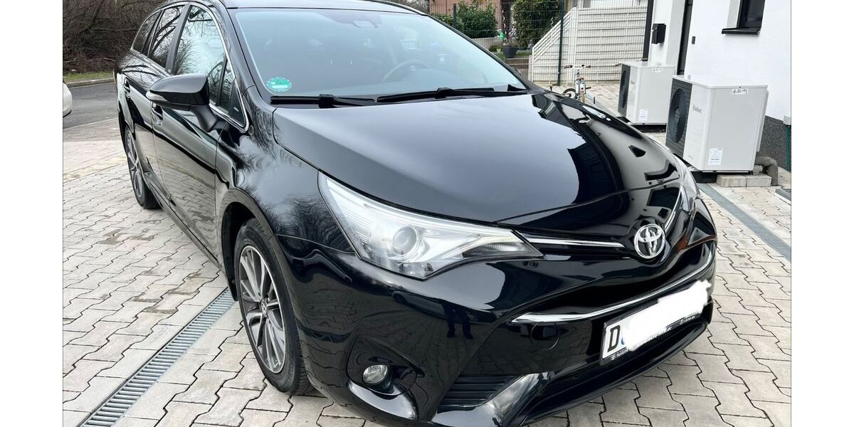 Toyota Avensis 65.357 km 15.487 &euro; Düsseldorf 40599