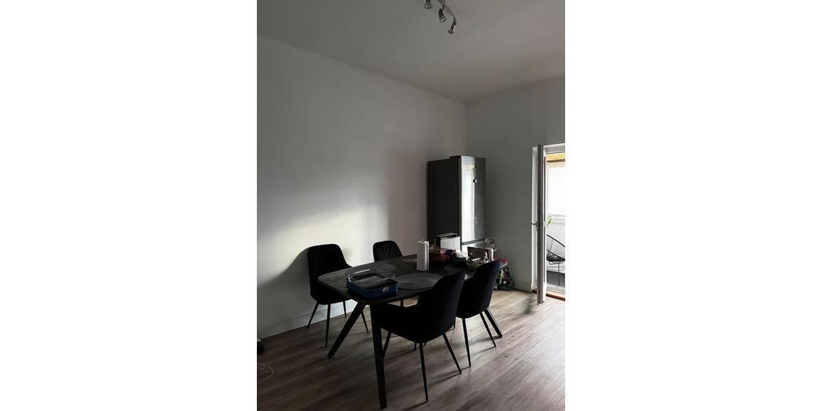 Etagenwohnung Düsseldorf Oberbilk - 1 Zimmer, 84 m&sup2;, 900&euro; | Angebot:24495233