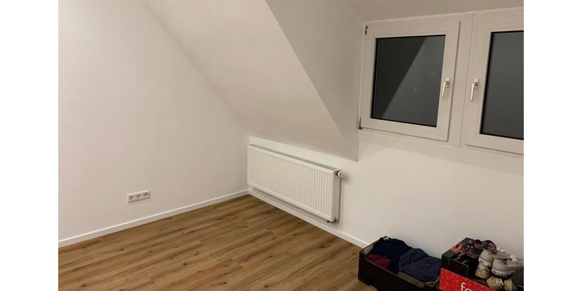 Dachgeschoßwohnung Solingen Burg - 3 Zimmer, 77 m&sup2;, 977&euro; | Angebot:24400556
