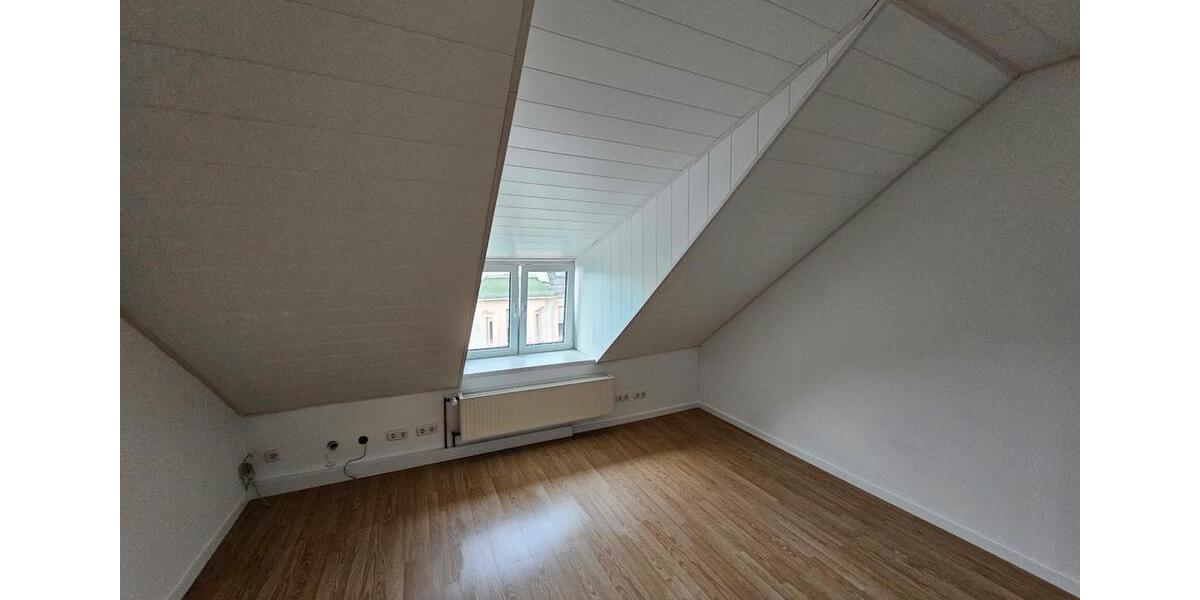 Dachgeschoßwohnung Solingen Aufderhöhe - 4 Zimmer, 85 m&sup2;, 930&euro; | Angebot:27603836