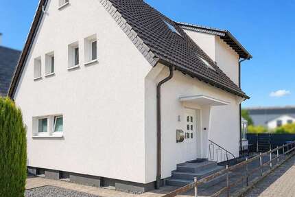 Haus Langenfeld (Rheinland) - 7 Zimmer, 223 m&sup2;, 749.000&euro; | Angebot:27667030