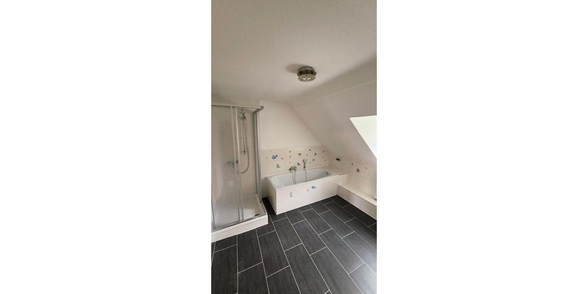 Dachgeschoßwohnung Wuppertal Arrenberg - 2 Zimmer, 75 m&sup2;, 630&euro; | Angebot:24815473