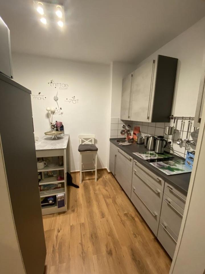 Bei VIVAWEST die Sonnenstrahlen auf dem eigenen Balkon genießen. zimmer