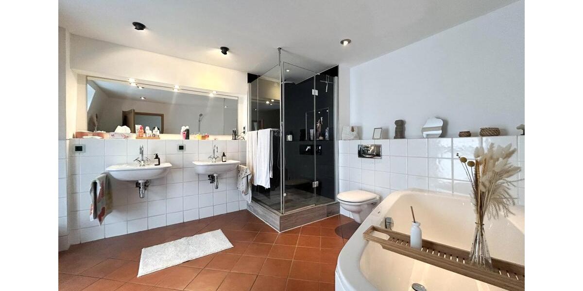 Einfamilienhaus Langenfeld (Rheinland) - 6 Zimmer, 212 m&sup2;, 693.000&euro; | Angebot:26682938