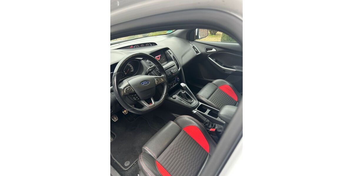 Ford Focus 63.000 km 18.500 &euro; Dormagen 41540