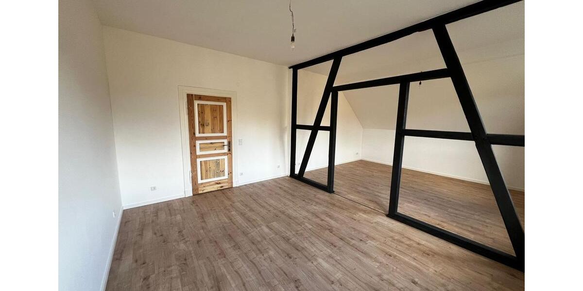 Dachgeschoßwohnung Radevormwald - 3.5 Zimmer, 90 m&sup2;, 810&euro; | Angebot:24869986