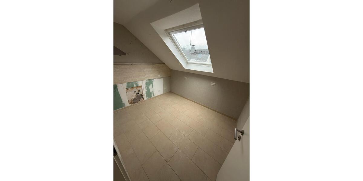 Dachgeschoßwohnung Lindlar - 3 Zimmer, 63 m&sup2;, 562&euro; | Angebot:25960251