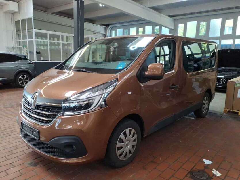 Renault Trafic 61.457 km 18.490 € Düsseldorf 40597