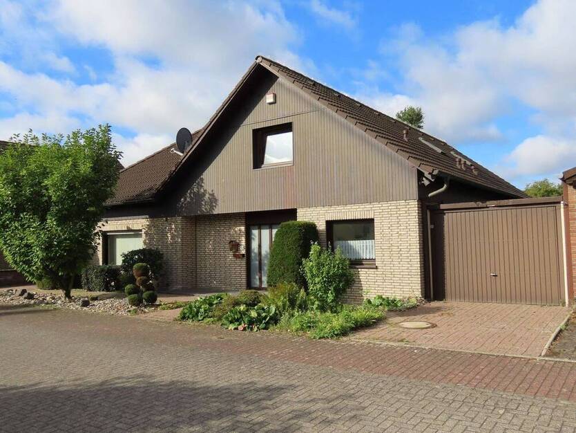 41542 Dormagen-Ückerath: Freistehendes, großes Einfamilienhaus in unverbaubarer Südwestlage