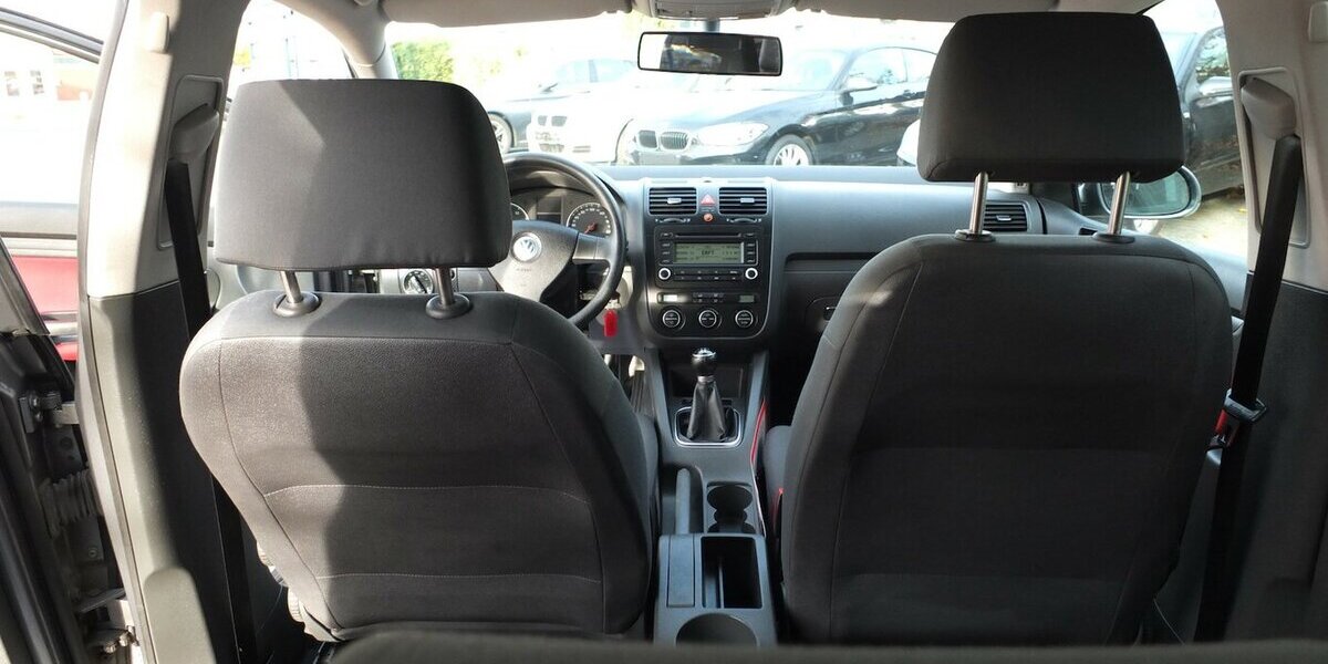 VW Golf BLACK WEEK 25:TRENDLINE KLIMAAUTOMATIK 5-TÜRI 132.115 km 4.498 € Köln 50858