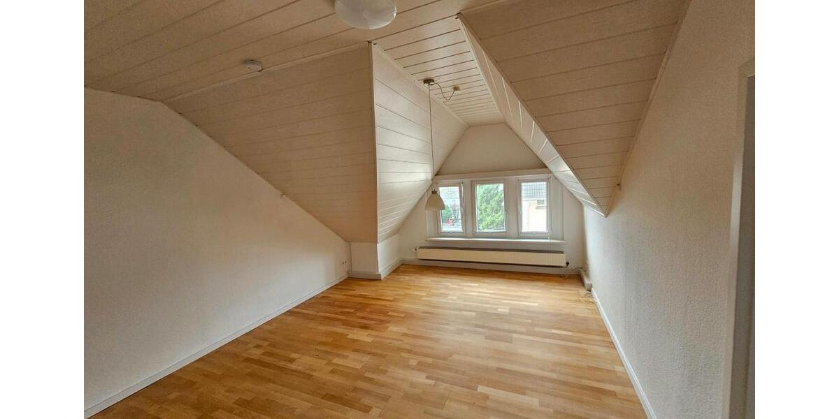 Dachgeschoßwohnung Solingen Aufderhöhe - 4 Zimmer, 85 m&sup2;, 930&euro; | Angebot:27603836