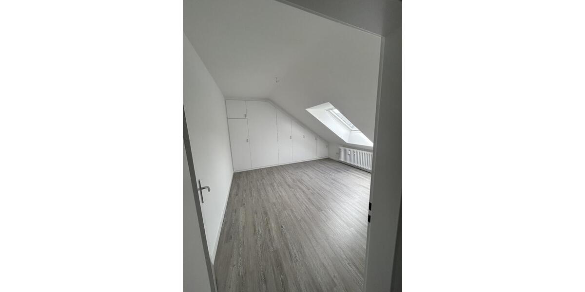 Dachgeschoßwohnung Ratingen - 2 Zimmer, 70 m&sup2;, 840&euro; | Angebot:27537349