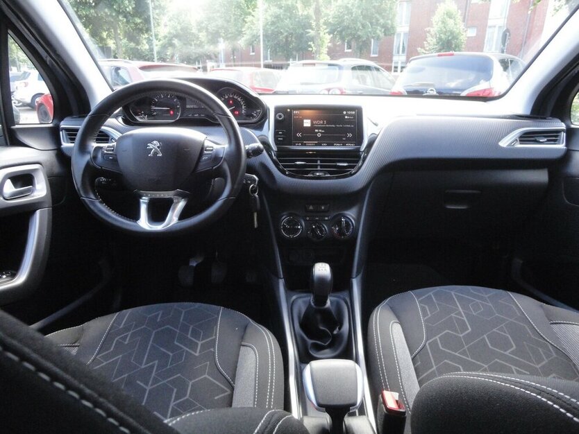 Peugeot 2008 Active 1,2 Klima SHZ PDC Allwetter 60.000 km 8.990 € Neuss 41462