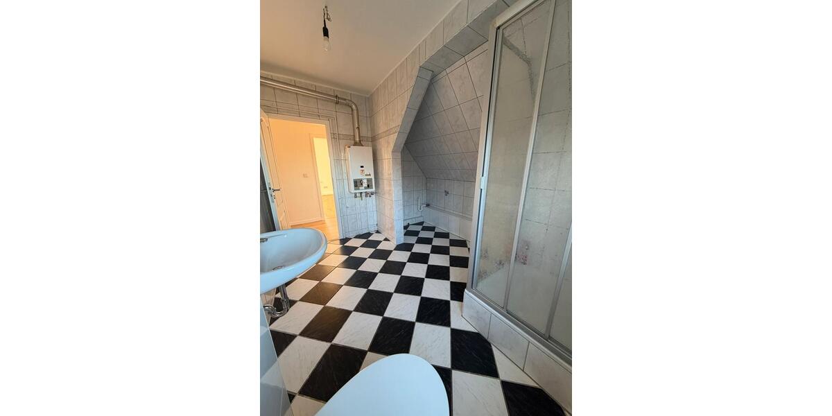 Dachgeschoßwohnung Remscheid Lüttringhausen - 2 Zimmer, 63 m&sup2;, 500&euro; | Angebot:25635993