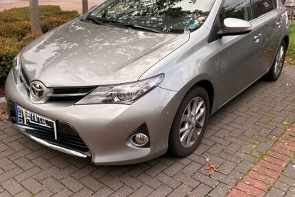 Toyota Auris 44.775 km 12.700 &euro; Neuss 41462