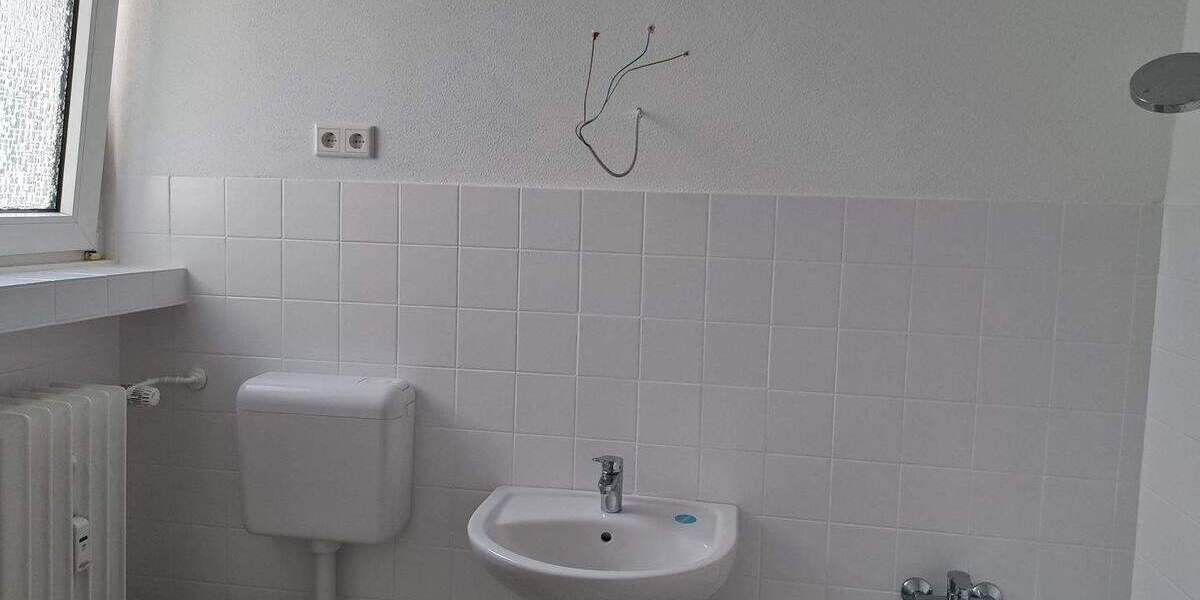 Etagenwohnung Düsseldorf Rath - 3 Zimmer, 92 m&sup2;, 1.250&euro; | Angebot:25774715