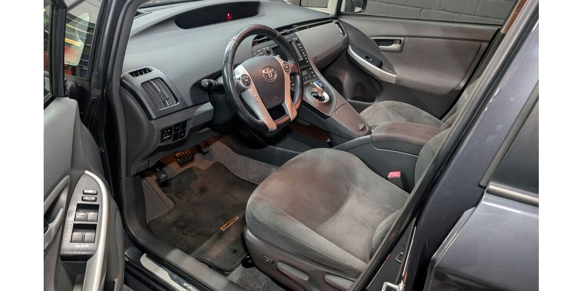 Toyota Prius 179.000 km 8.500 € Leverkusen 51381