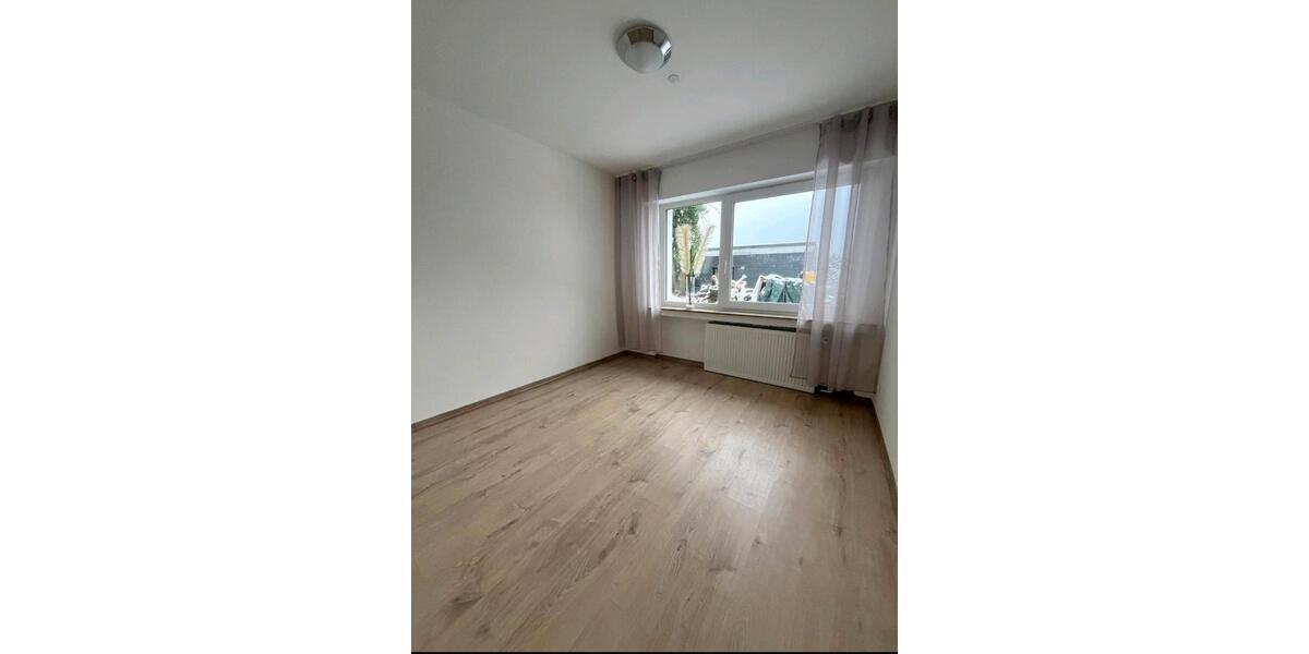Einfamilienhaus Wuppertal Gemarkung Langerfeld - 6 Zimmer, 180 m&sup2;, 2.200&euro; | Angebot:24837657