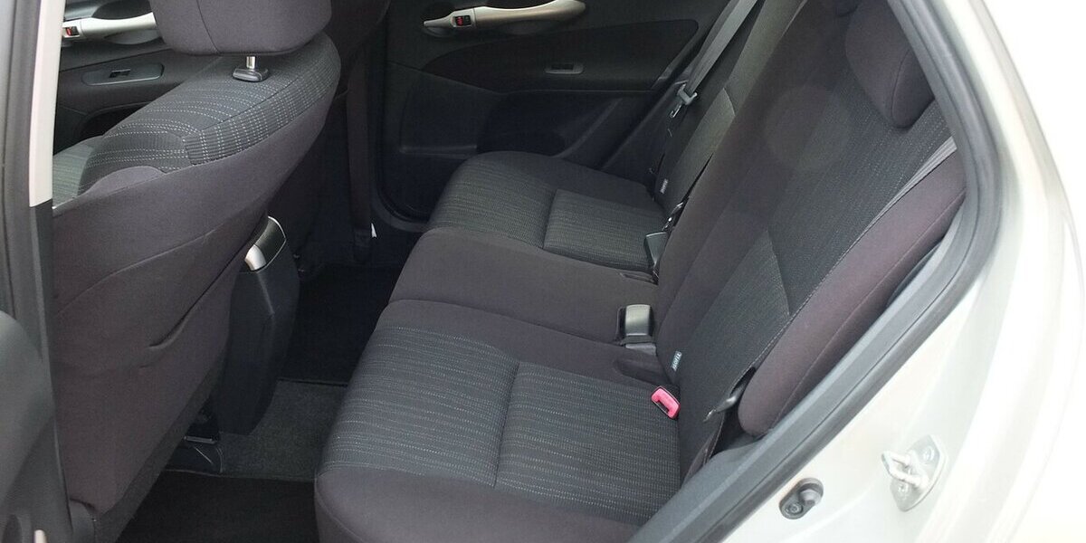 Toyota Auris 1.6i BLACK WEEK 25: SOL ALLE INSPEKTIONEN GA 174.885 km 4.908 € Köln 50858