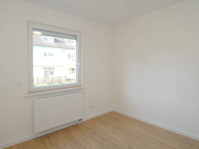 Düsseldorf-Unterrath: 3-Zimmer ETW mit Küche, Bad u. Flur ... plus 27 m² Nutzfläche im UG inkl. Gartennutzung ... Erstbezug nach Totalsanierung 3 zimmer