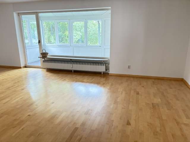 Etagenwohnung Düsseldorf Vennhausen - 3 Zimmer, 96 m&sup2;, 1.250&euro; | Angebot:27022480
