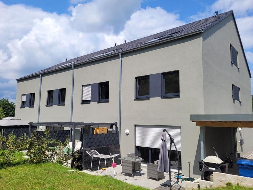 Ihr Perfektes Eigenheim: modernes Reiheneckhaus mit Garten und Doppelstellplatz
