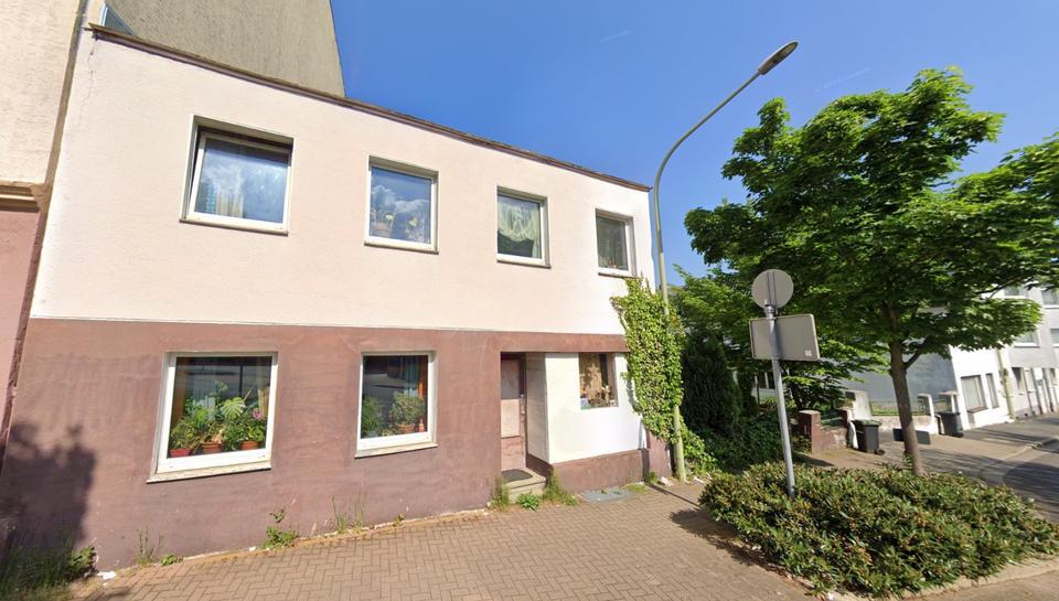 Geräumiges 12-Zimmer Einfamilienhaus mit Anbau und großem Garten