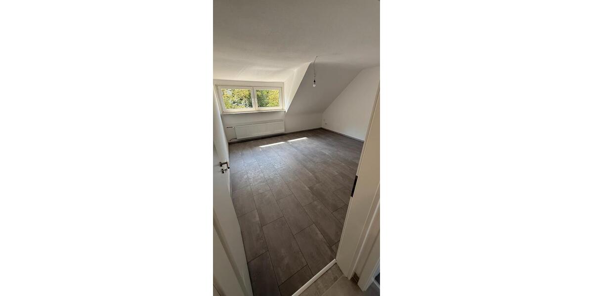 Dachgeschoßwohnung Remscheid Remscheid-Süd - 3 Zimmer, 73 m&sup2;, 700&euro; | Angebot:26164557