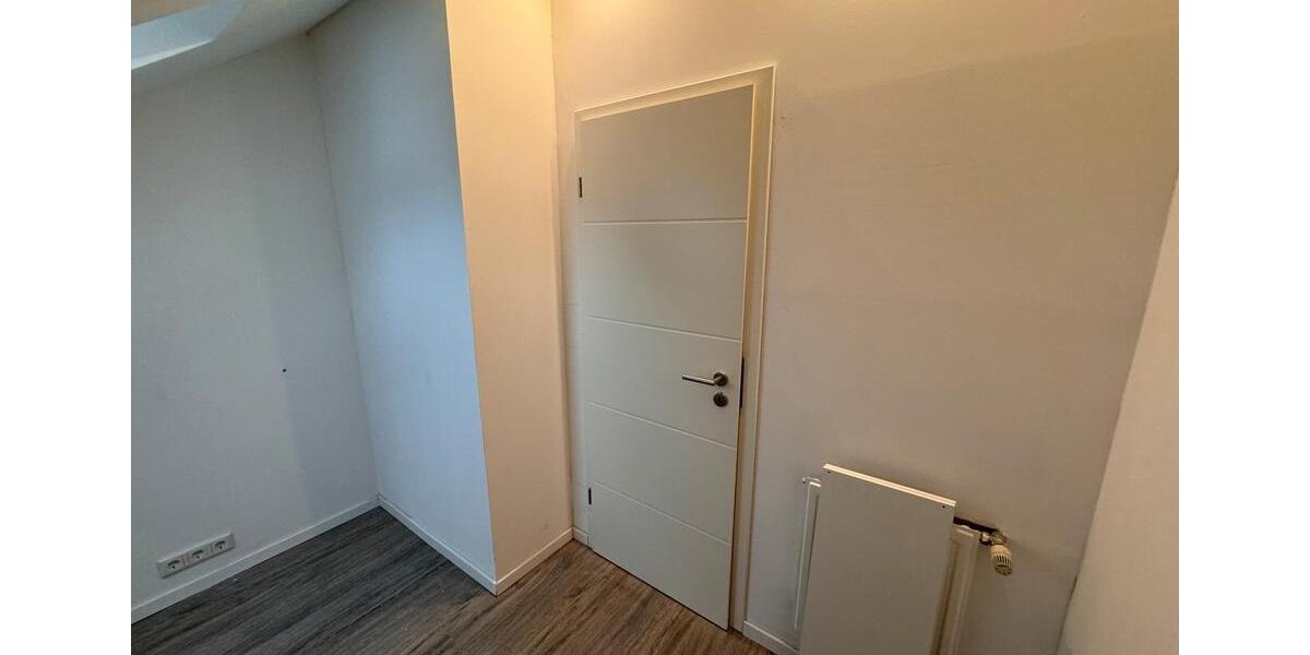 Dachgeschoßwohnung Wuppertal Gemarkung Elberfeld - 3.5 Zimmer, 80 m&sup2;, 800&euro; | Angebot:26413541