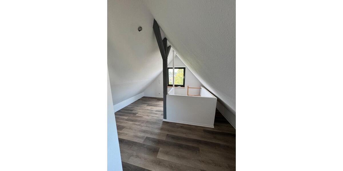 Dachgeschoßwohnung Solingen Central - 2 Zimmer, 65 m&sup2;, 890&euro; | Angebot:27625775